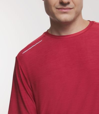 Remera Deportiva con Tecnologia Dry y Detalles Reflectantes 4
