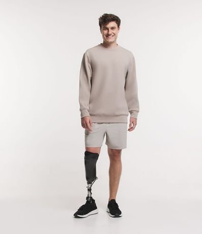 Buzo Deportivo con Etiqueta Aplicada 2