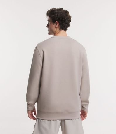 Buzo Deportivo con Etiqueta Aplicada 3