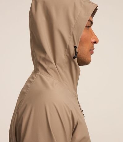 Campera Deportiva Resistente a Agua y con Capucha 3