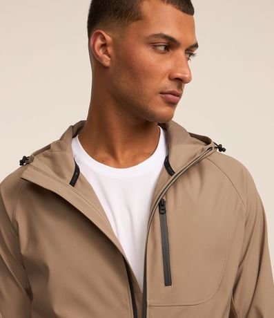 Campera Deportiva Resistente a Agua y con Capucha 6