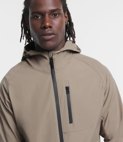 Campera Deportiva Resistente a Agua y con Capucha 4