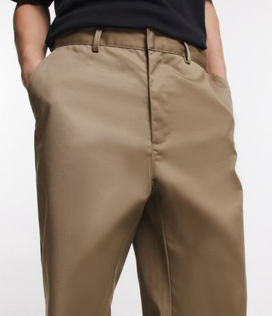 Pantalón en Sarga con Trabillas en la Cintura y Barra Italiana 4