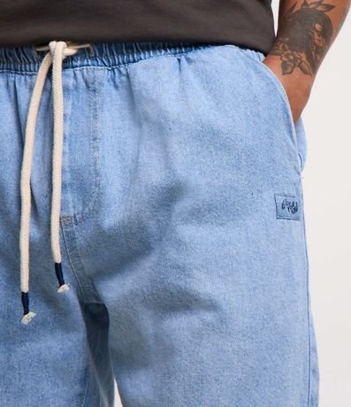 Bermuda Jeans con Cintura Elástica Bolsillos y Tag Aplicado 4