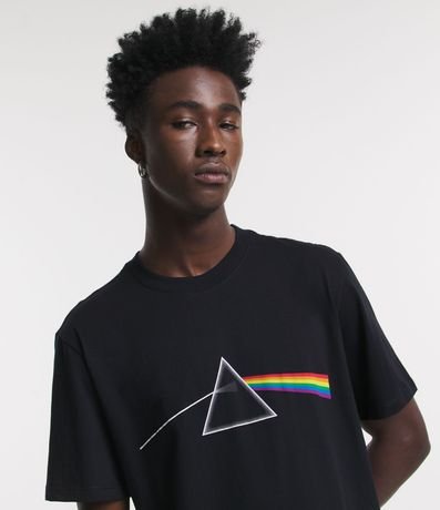 Remera Comfort en Media Malla con Estampado Prisma del Pink Floyd 4