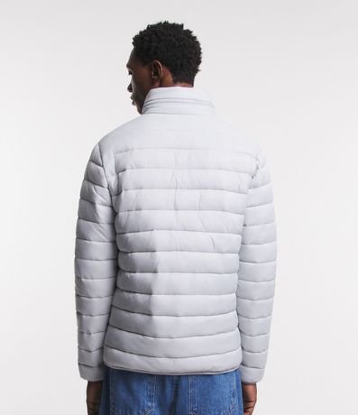 Campera Ultraliviana Básica en Poliamida con Cuello Alto 3