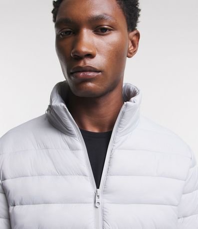 Campera Ultraliviana Básica en Poliamida con Cuello Alto 4