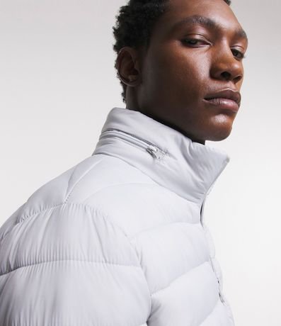 Campera Ultraliviana Básica en Poliamida con Cuello Alto 6