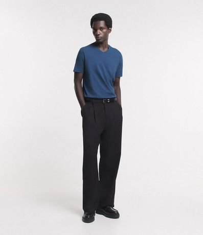 Remera Slim en Algodón Peruano con Cuello V 2