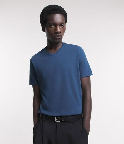 Remera Slim en Algodón Peruano con Cuello V 6