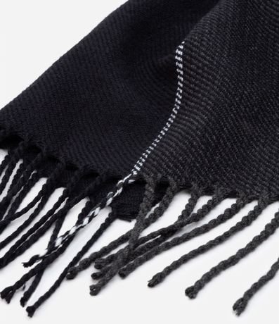 Bufanda en Lana Acrílica con Textura Sargada y Flecos 4