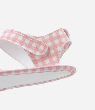 Sandalia Infantil con Estampado de Cuadros y Volados - Talle 0 a 18 meses 2
