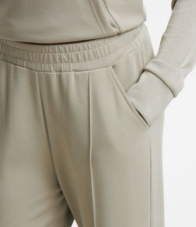 Pantalón Recto Deportiva en Media Malla con Fenda Lateral 4