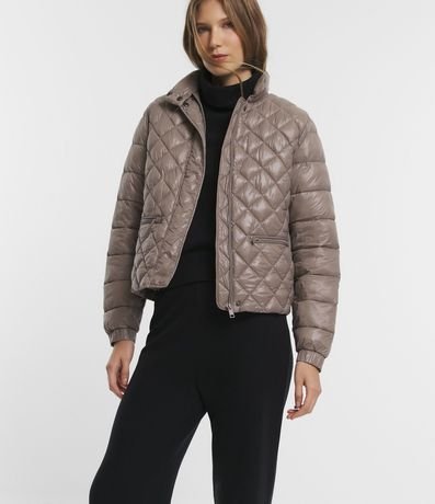 Campera en Poliamida con Grumos y Textura Capitoneada
