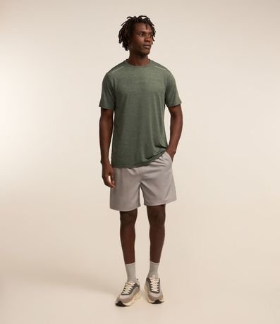 Remera Deportiva con Tecnologia Dry y Detalles Reflectantes 3