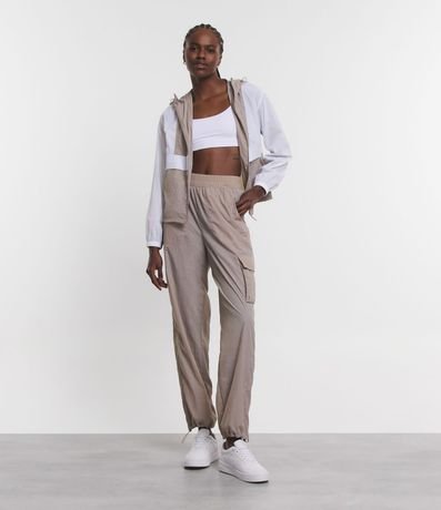 Pantalón Deportivo con Bolsillo Cargo y Ajuste en el Bajo