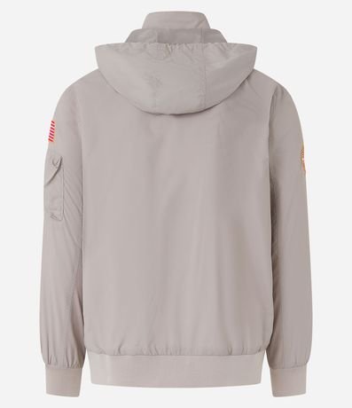 Campera Rompevientos con Capucha y Estampado Nasa 9