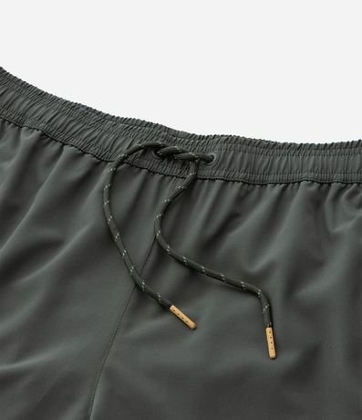 Bermuda Deportiva sin Estampado con Detalles de Colores 9