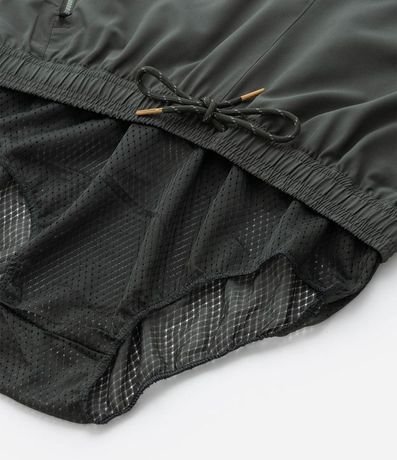 Bermuda Deportiva sin Estampado con Detalles de Colores 11