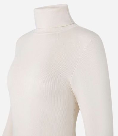 Suéter en Punto con Cuello Alto Estructurado 2