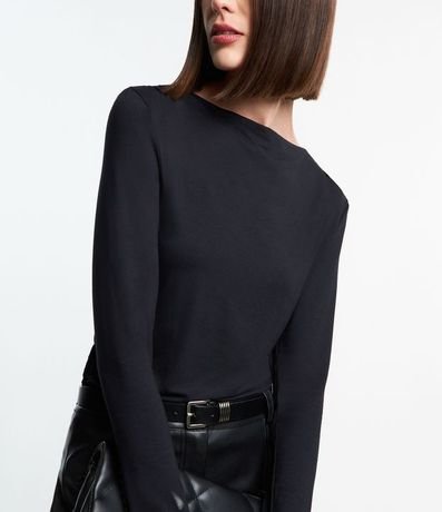 Blusa en Media Malla con Cuello Drapeado 1