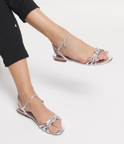 Sandalia Plana Metalizada con Tiras Nudo y Lazo 2