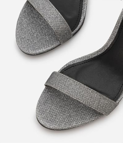 Sandalia Brillante con Tacón Fino y Textura Diferenciada 3