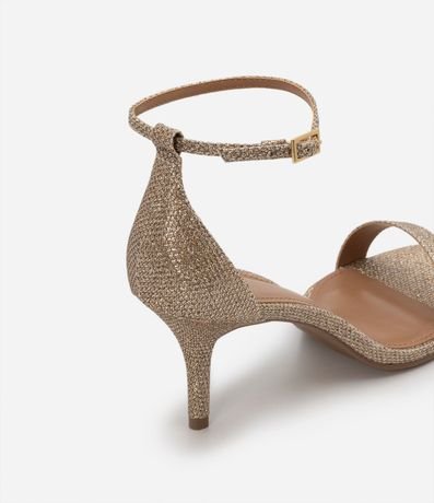 Sandalia Brillante con Tacón Fino y Textura Diferenciada 3