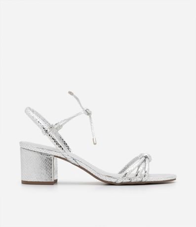 Sandalia con Taco Bloque con Tiras Trenzadas y Textura Crocco