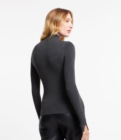 Blusa Básica en Viscosa con Cuello Alto 4
