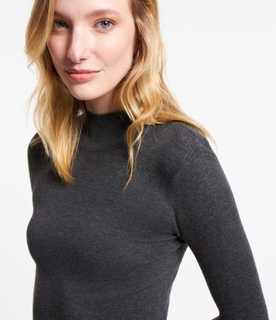 Blusa Básica en Viscosa con Cuello Alto 5