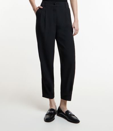 Pantalón Carrot Sastrería con Pliegues y Detalle en el Bajo 3