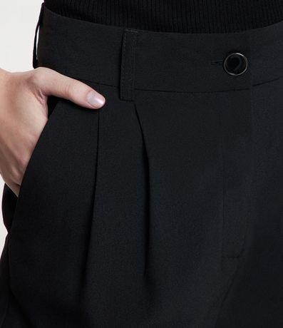 Pantalón Carrot Sastrería con Pliegues y Detalle en el Bajo 4