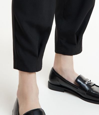 Pantalón Carrot Sastrería con Pliegues y Detalle en el Bajo 5