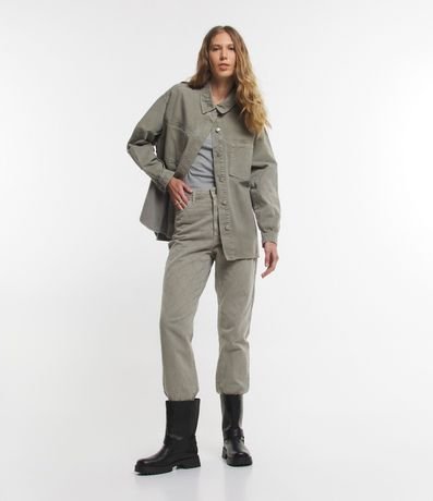 Pantalón Mom Cintura Mediana en Sarga con Textura 1