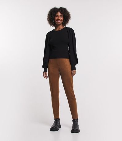 Pantalón Legging en Material Sintético con Recortes Verticales