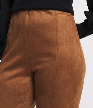 Pantalón Legging en Material Sintético con Recortes Verticales 4