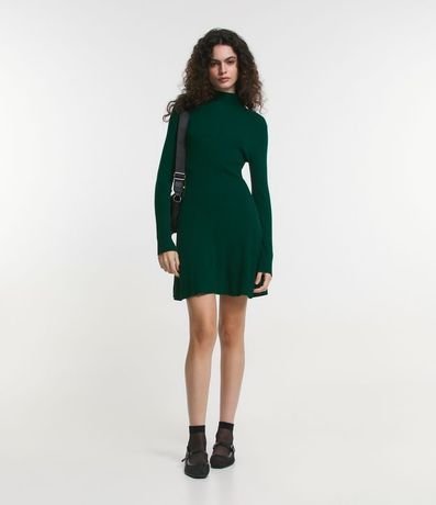 Vestido Corto Evasê en Punto con Cuello Alto