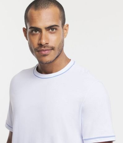 Pijama Corto en Media Malla con Detalles Contrastantes y Estampa Rayada 3