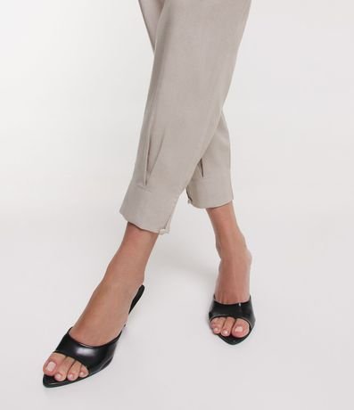 Pantalón Carrot en Lino con Cintura Ancha 5