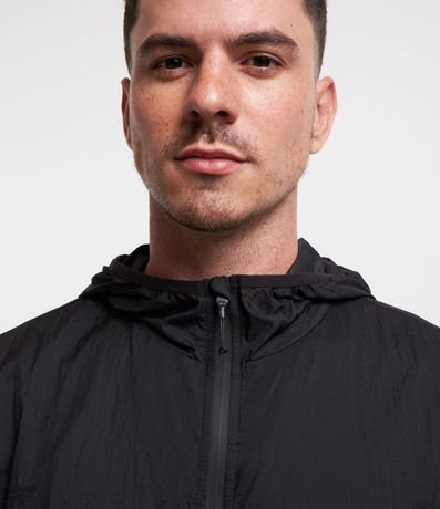 Campera Rompevientos Deportiva con Capucha y Bolsillos con Cierre 4