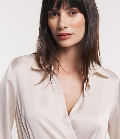 Blusa en Tela Satinada con Transpase Delantero y Lazo Lateral 4