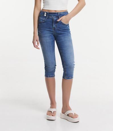 Pantalón Capri en Jeans con Botones no Cintura y Desgaste en la Pierna 2