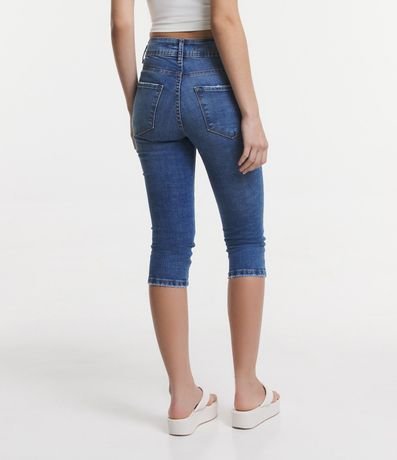 Pantalón Capri en Jeans con Botones no Cintura y Desgaste en la Pierna 3