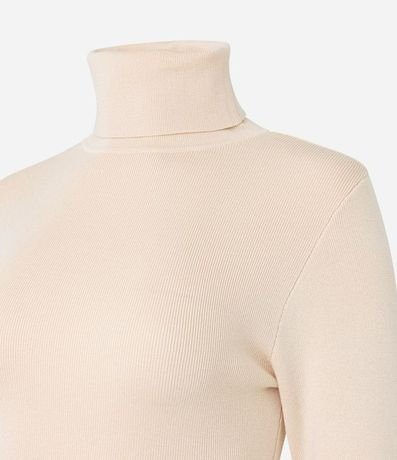 Suéter en Punto con Cuello Alto Estructurado 7