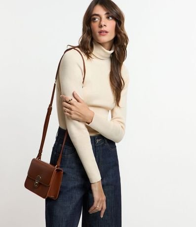 Suéter en Punto con Cuello Alto Estructurado 3