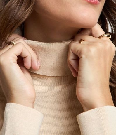 Suéter en Punto con Cuello Alto Estructurado 4