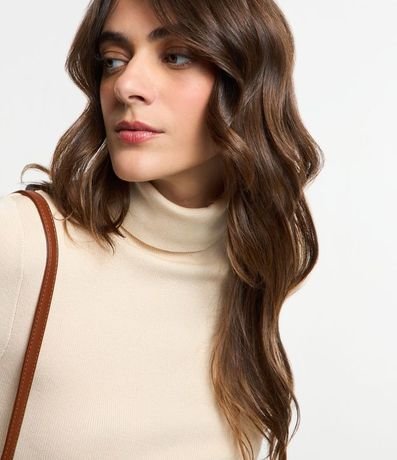 Suéter en Punto con Cuello Alto Estructurado 5