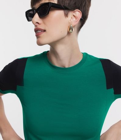 Blusa en Viscosa con Recortes Assimétricos y Bloques de Color 3