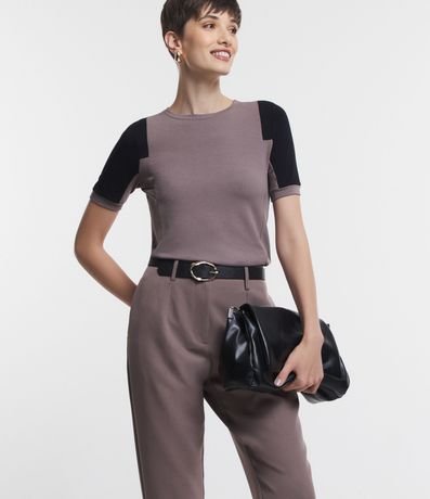 Blusa en Viscosa con Recortes Assimétricos y Bloques de Color 3